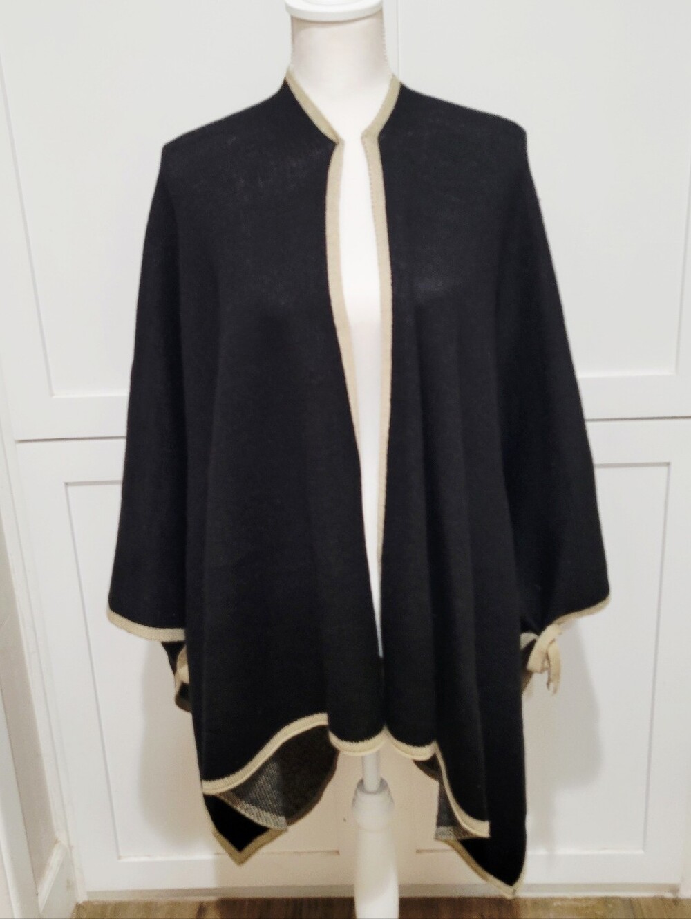 Jones New York Black Open-Front Poncho with Cream Trim